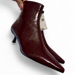 NWT Mango MNG Burgundy Croc Embossed Kitten Heel Ankle Boots 39 / US 8.5